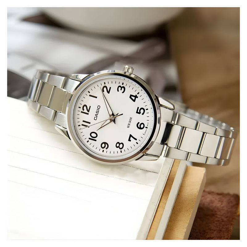 Reloj Casio Modelo LTP-1303D-7B Diseño Elegante