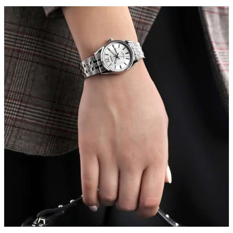 Reloj Casio Modelo LTP-1335D-7A Diseño Elegante