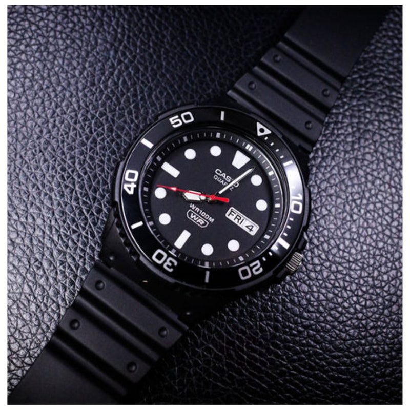 Reloj Casio Modelo MRW-230H-1E1 Diseño Deportivo