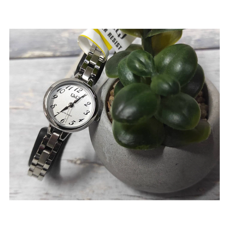 Reloj Q&Q Q55B-002PY Diseño Elegante