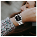 El reloj Q&Q Q02C-001PY Diseño Elegante