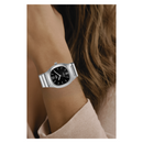 El reloj Q&Q Q02C-001PY Diseño Elegante