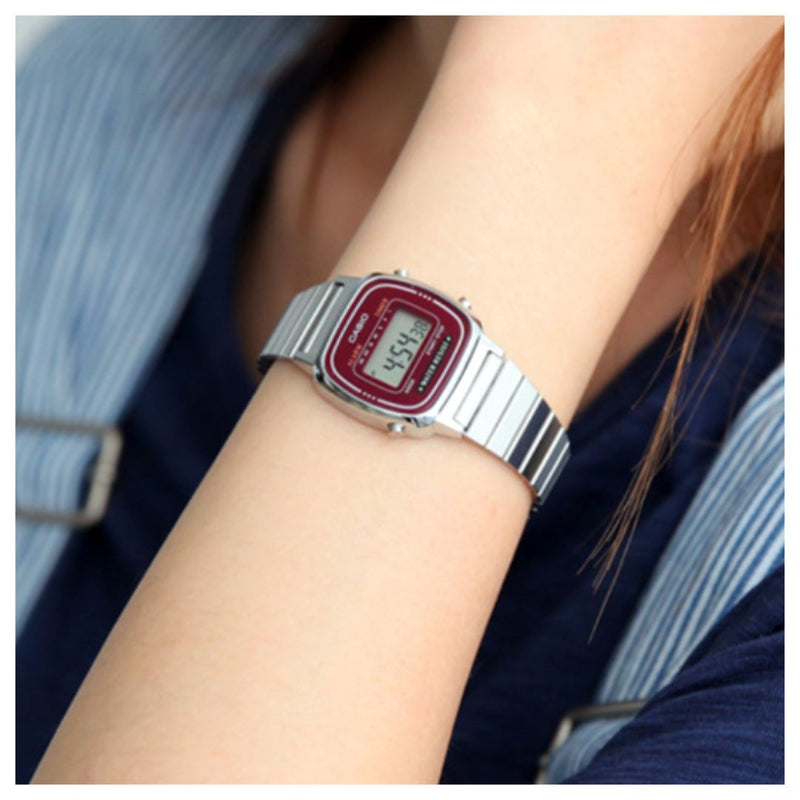 Reloj Casio Modelo LA-670WA-4D Diseño Vintage