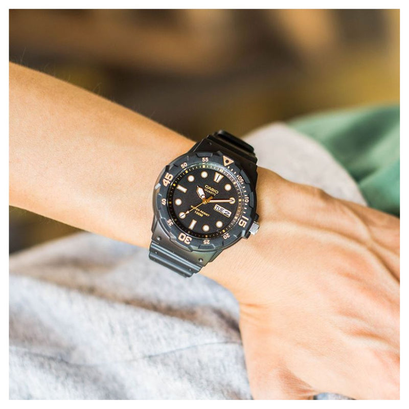 Reloj Casio MRW-200H-1E Diseño Deportivo