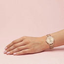 Reloj Mujer Modelo Q&Q QB09-801Y Diseño Elegante