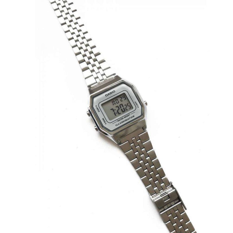 Reloj Casio Modelo LA680WA-7D Diseño clásico